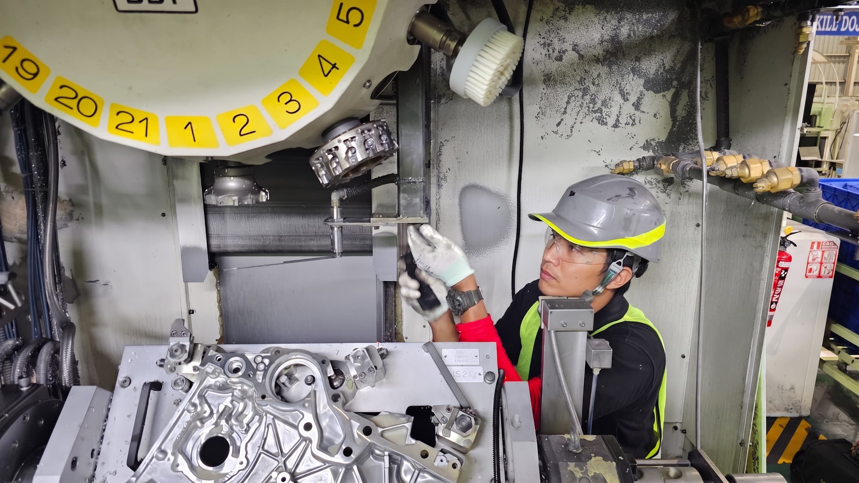Sapotoya engineer checking tooling in the working area of a machining centre next to a mounted die